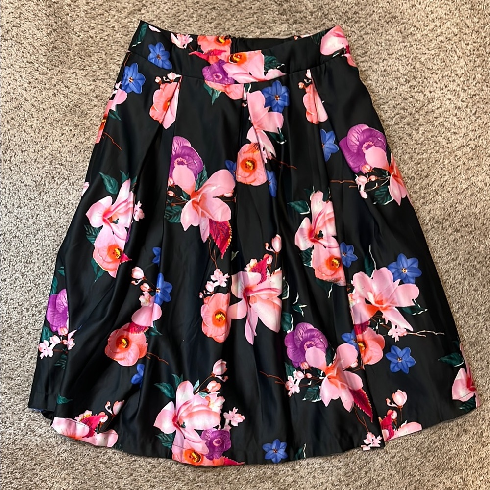 💕🎉HOST PICK🎉💕 Floral Black A-Line Midi Skirt